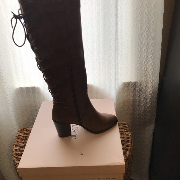 Heeled lace up boots - Picture 4 of 6